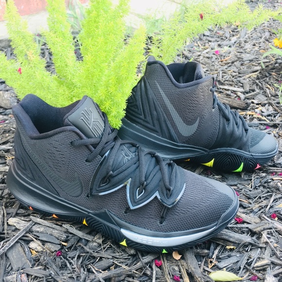 NIKE KYRIE 5 “BLACK RAINBOW SOLES” - Picture 2 of 8